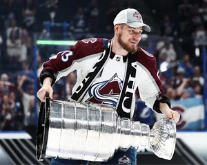 Valeri Nichuskin Stanley Cup Champion Colorado Avalanche 8x10 NHL Hockey Photo - Picture 1 of 1