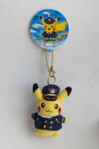 ¡NUEVO CON ETIQUETAS! Pokémon Center 2014 Nuevo Chitose Aeropuerto Piloto Pikachu Peluche Mascota Llavero - Imagen 1 de 9