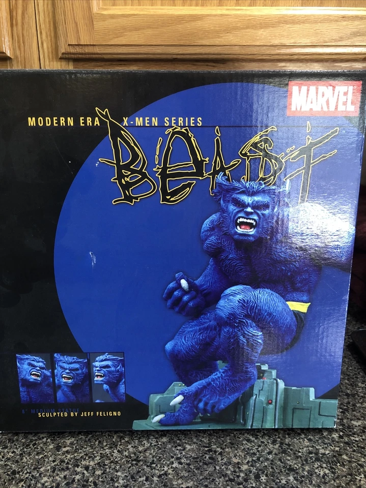 Marvel Beast Medium Size Statue X-Men Modern Era Jim Lee Series Diamond Select - Image 1 of 1
