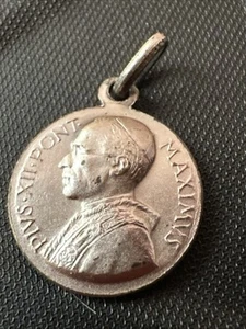 Vintage Catholic Pope Pius XII Religious Medal, Pendant 2 Sided Rare - Picture 1 of 2