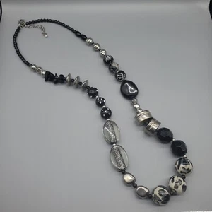 Collar de Cuentas llamativo Negro Blanco Claro Tono Plata Ajustable 37" - Imagen 1 de 9