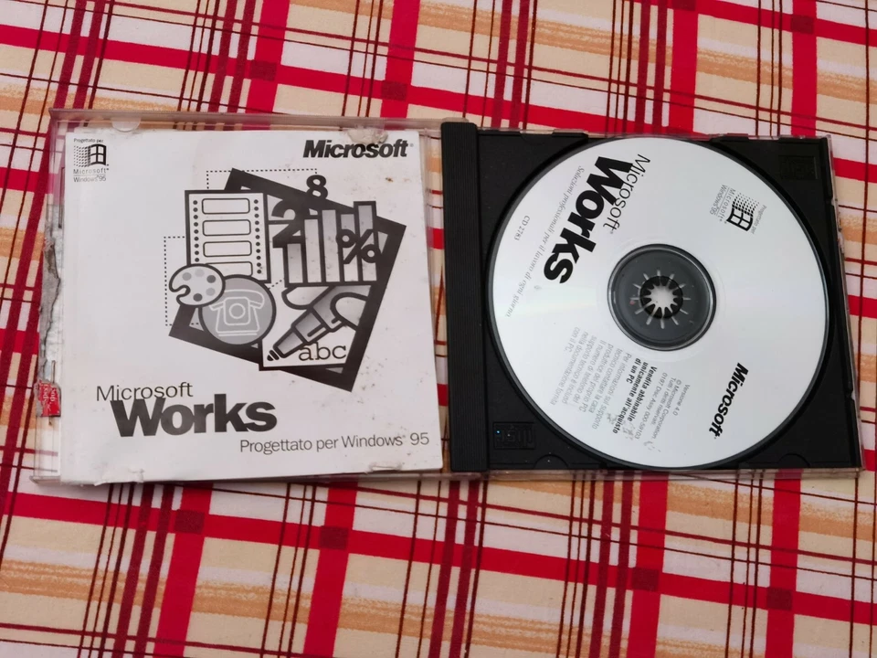 CD VINTAGE Microsoft Works per Windows 95  (Versione 4.0 ITA) con seriale - Immagine 1 di 2