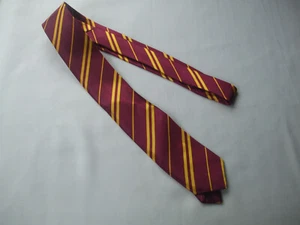 Mens Quality Tie Burgundy Colour With Gold Diagonal Lines Patterning New - Picture 1 of 2