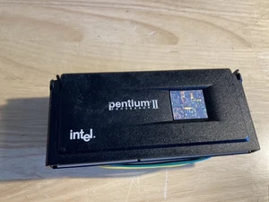 INTEL PENTIUM II with MMX 80523PY400512PE SL2U5 - Picture 1 of 6