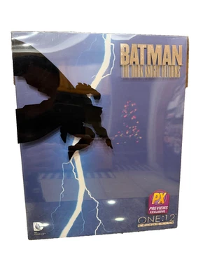 Экшн-фигурка Mezco The Dark Knight Returns: Batman масштаб 1:12 новая как новая - Изображение 1 из 4