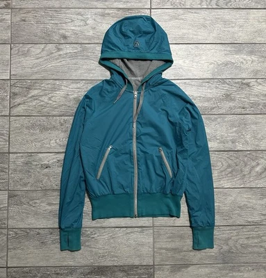 Lululemon Reversible Gray/Teal "Swell" Jacket Athletic Cropped Women’s Size 9 - Image 1 of 4