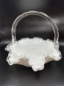 VTG Fenton Silver Crest Milk Glass Ruffled Edge Basket W/Clear Handle 6" Tall - Imagen 1 de 7