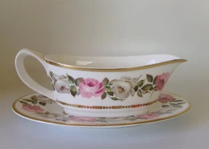 ROYAL WORCESTER ROYAL GARDEN GRAVY BOAT - GREAT CONDITION - Picture 1 of 2