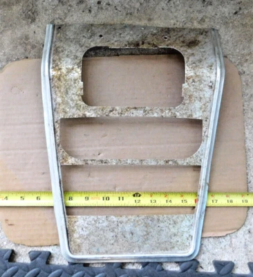 DASHBOARD CENTER PANEL FOR 1967-68 CHEVY CAMARO & PONTIAC FIREBIRD CARS 1968 - Imagem 1 de 2