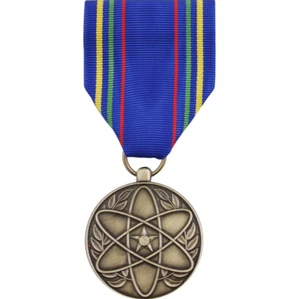 Genuine U.S. FULL SIZE MEDAL: AIR FORCE NUCLEAR DETERRENCE OPERATIONS SERVICE - Picture 1 of 2