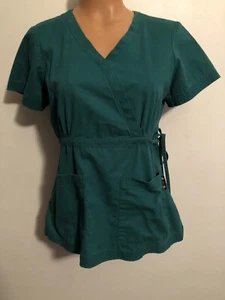 ** Nice! Koi by Kathy Peterson Women's V Neck Green Scrub Top Size Small - Picture 1 of 2