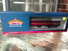 Bachmann 34-630B Mk1 Suburban Second Brake BR Lined maroon coach with passengers