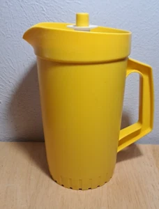 Vintage Tupperware 1/2 Gallon Pitcher Harvest Yellow Gold With Lid 874-13 - Picture 1 of 9