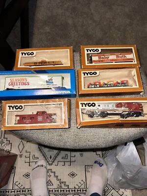 VTG Tyco HO #4073 Santa Fe Locomotive Mixed Lot Tyco More - Image 1 of 4