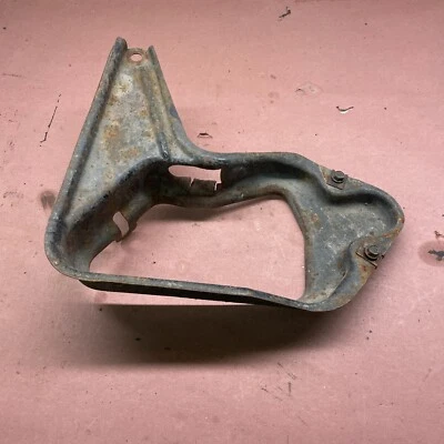 Pontiac Firebird Formula 1973 1974 1975 1976 transmisión automática soporte de desbordamiento Foto 1 de 4