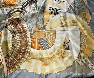 Sciarpa di seta vintage Tongyu ventaglio asiatico farfalla insetto floreale grigio oro multi 41x41" - Foto 1 di 15