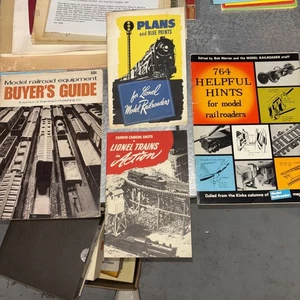 Lionel Trains Magazines Buyers Guides Model Railroading Hobby Mags Vintage - Picture 1 of 3