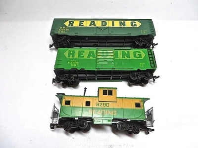 HO Lot of 3 READING Freight Cars, 40 & 50' BoxCars & Full Vision Caboose LowShip - Image 1 of 4