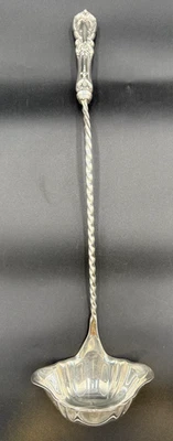 Cucharón con mango retorcido de plata de ley Borgoña de Reed and Barton 16" Foto 1 de 3