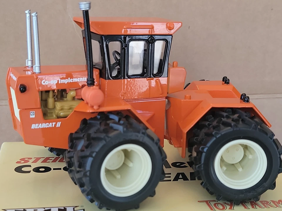 Steiger Co-op Implements BEARCAT II Toy Farmer By ERTL - Image 1 of 4