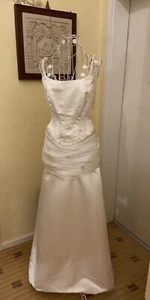 St. Patrick Brautkleid Hochzeitskleid ivory 36-40 mit Schärpe und Schleppe - Bild 1 von 10