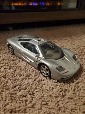 Maisto 1/18 比例模型汽车 31810 - 1993 年迈凯轮 F1 - 银色 — 第 1/4 张图片