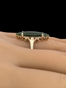ANELLO ESTATE VINTAGE ORO GIALLO MASSICCIO 10K GIADA VERDE ALLUNGATO MISURA 7,5 #7914 - Foto 1 di 3