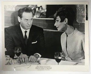 Eli Wallach Signed Autographed Vintage "How to Steal a Million" 8x10 Photo - Picture 1 of 1