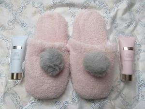 Ladies' slipper and foot care set - Picture 1 of 4