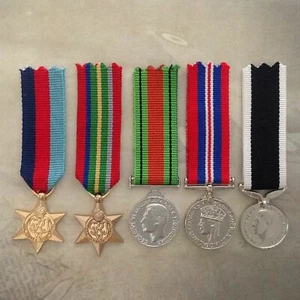 1939-45 STAR, PACIFIC STAR, DEFENCE, 39-45 WAR + NZWSM MEDAL SET | GOLD | MINI - Bild 1 von 2