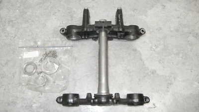 1983 YAMAHA XT250 XT 250 TRIPLE TREE STEERING STEM UPPER LOWER FORK CLAMPS - Image 1 of 4