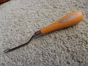 Vintage Latch Hook Rug Tool ,6.5", Bernat Yarns , Made in England - Picture 1 of 1