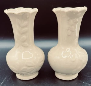 VTG Shawnee Set Of Yellow Vases Embossed Daisy Pottery 5” Tall made in USA - Picture 1 of 9