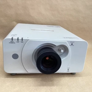 Panasonic Professional DLP Beamer PT-DX500 4500 Lumen HDMI D-SUB HDMI Kabel - Bild 1 von 9