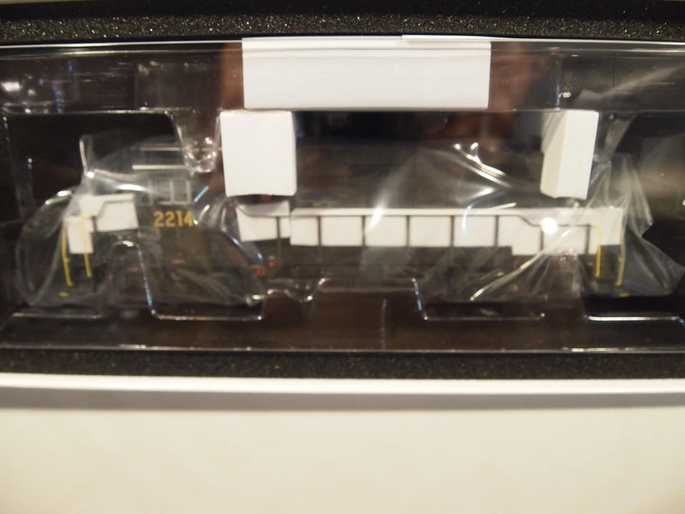 BROADWAY LIMITED 7575  PENNSYLVANIA  GP-30 #2214  w/PARAGON 4 SOUND IN  DCC/DC - Image 1 of 1