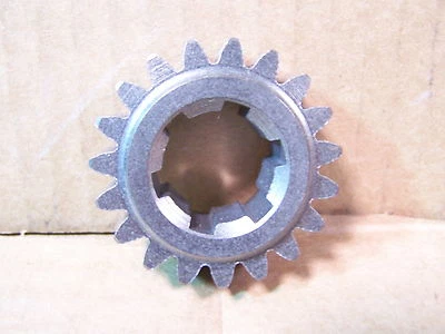 SUZUKI GSXR1100 NOS OEM 2ND DRIVE GEAR  GSXR 1100  1986-1988  24221-06B01 - Image 1 of 2