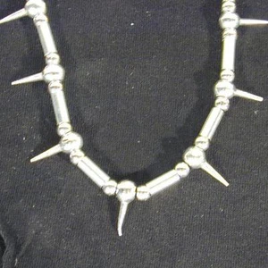 COLLAR DE PLATA HEAVY METAL PARA HOMBRE CON PÚAS nueva joyería de cuentas de pico JL204 - Imagen 1 de 1