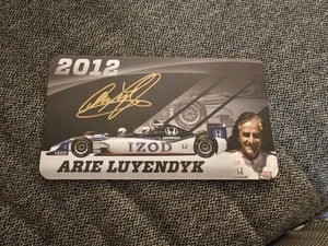 Tarjeta de héroe Honda 2012 firmada/automática Arie Luyendyk carreras automáticas Indy 500 leyenda rara - Imagen 1 de 2
