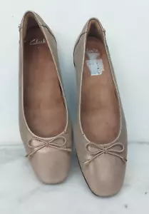 CLARKS Size UK 6.5 Sandra Light Champagne Slip On Flat Pumps Bow Front Ballerina - Picture 1 of 9