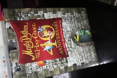 BLU RAY MONTY PYTHON AND THE HOLY GRAIL 40 YEARS  - Image 1 of 2
