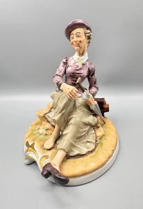Estatua de porcelana pintada a mano vintage de 7" para dama abuela sentada con paraguas - Imagen 1 de 6