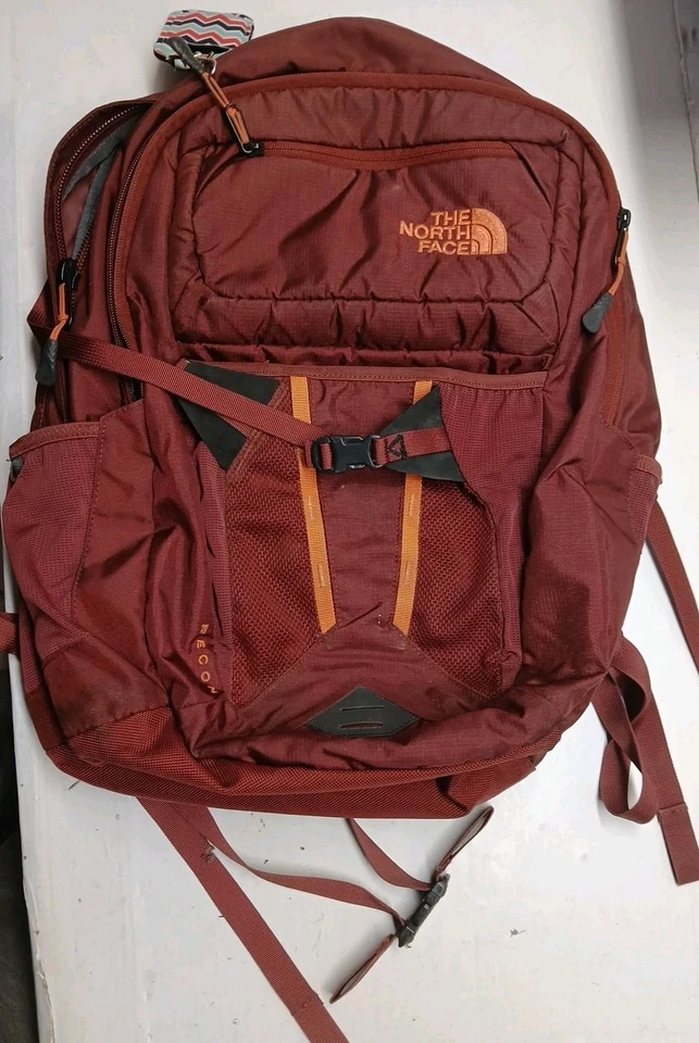 Mochila de reconocimiento The North Face para hombre/mujer, sistema operativo granate, usada Foto 1 de 4
