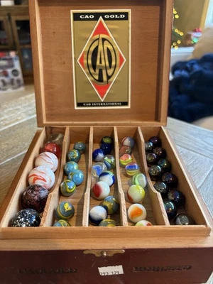 Colección de mármol vintage | ¡Almacenado en una caja de cigarros como lo hacías cuando eras niño! | Foto 1 de 3