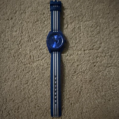Reloj para mujer Adidas ADH2790 Santiago mini esfera azul correa de nailon Foto 1 de 4
