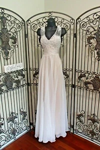 D6 LA FEMME SZ 10 IVORY FORMAL V NECK BEADED FORMAL FORMAL GOWN DRESS - Picture 1 of 9