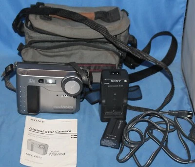 Vintage Sony Mavica MVC-FD71 Digital Camera, Battery, Charger, Bag & Manual - Image 1 of 4