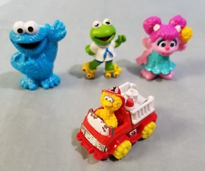 Lote de 4 estatuillas de los Muppets de Plaza Sésamo Big Bird Kermit Cookie Monster Abbey - Imagen 1 de 12