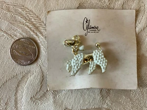 Vintage Goldtone White Textured Metal Glamour Poodle Dog Pin Brooch p1049 - Picture 1 of 2