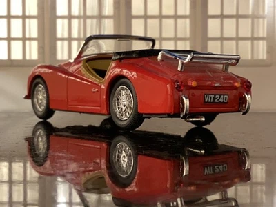 Triumph TR3 1:43 diecast por VITESSE / Portugal Foto 1 de 4