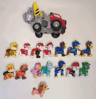 Lote de 16 figuras de coches y Libertad de Paw Patrols Foto 1 de 4